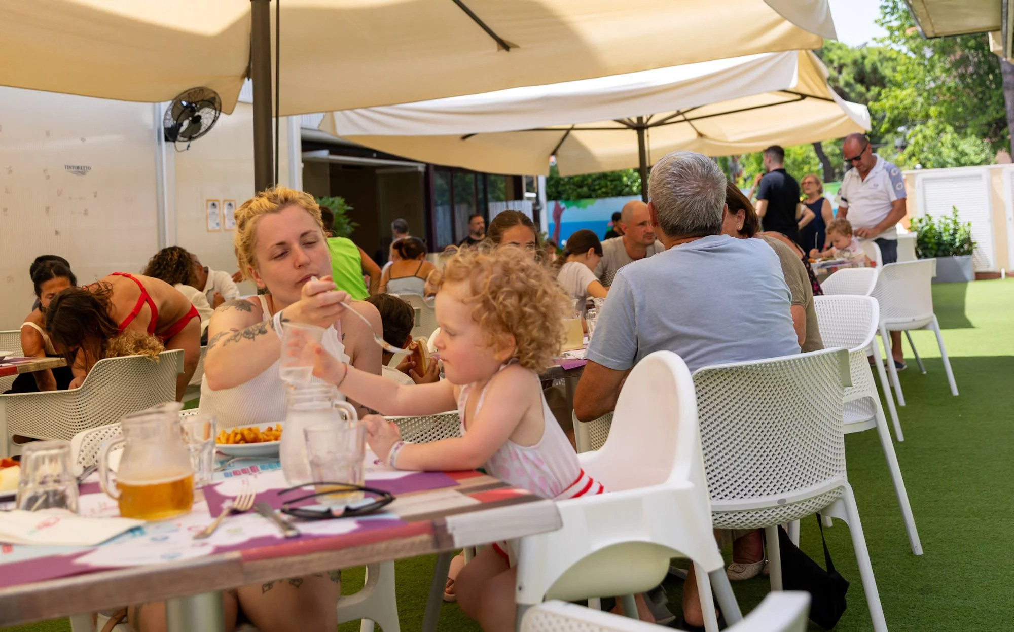 media.Slide 2 Ristorante tavoli all'aperto Club Family Hotel Cervia Tintoretto