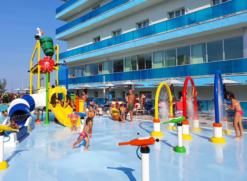 media.Slide_TosiBeach_4ClubFamilyHotel